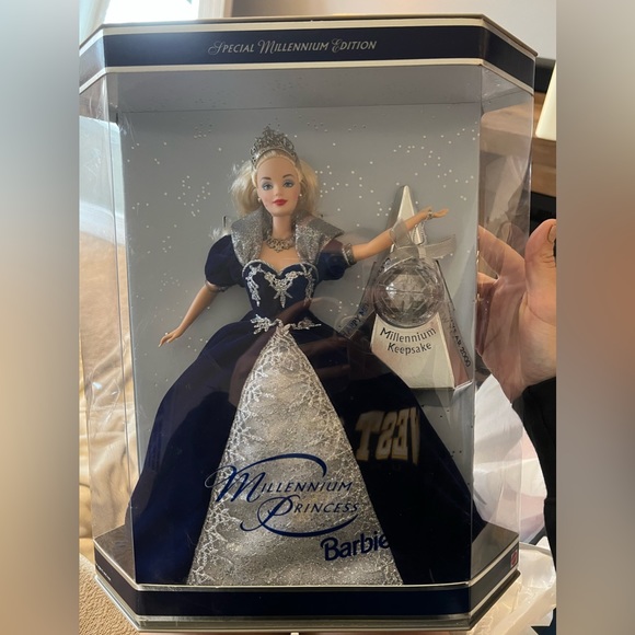 Millennium Princess Barbie - Picture 1 of 3